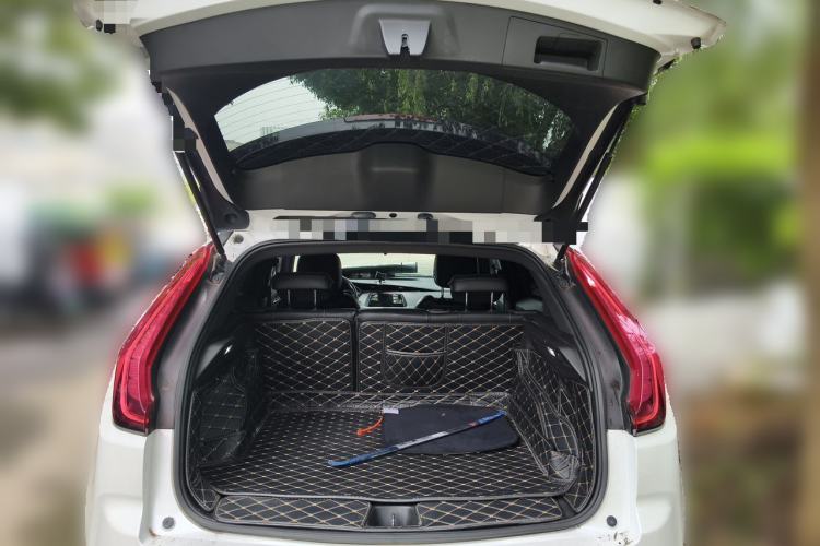 Used Cadillac XT4 2018 28T Two-Wheel Drive Tech Version Trunk