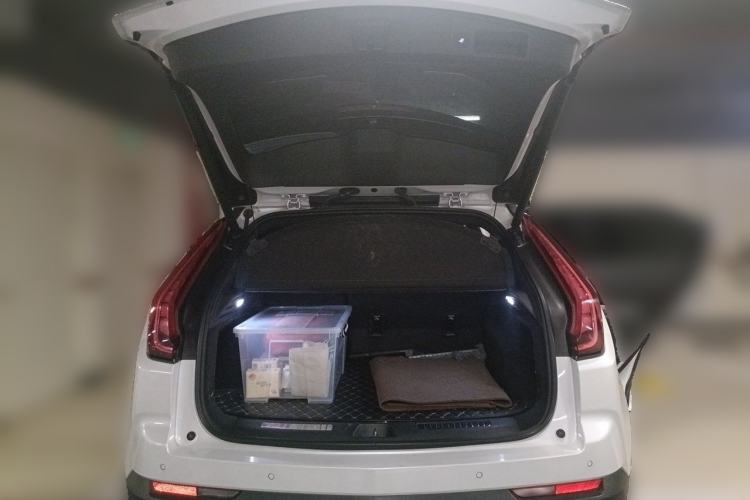 Used Cadillac XT4 2018 28T Two-Wheel-Drive Luxury Model Trunk
