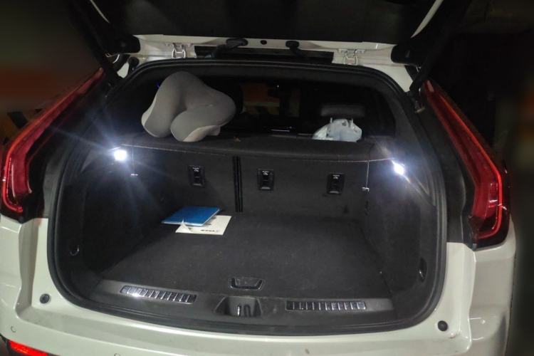 Used Cadillac XT4 2018 28T Two-Wheel Drive Leading Version Trunk