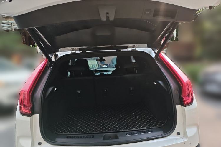 Used Cadillac XT4 2018 28T Two-Wheel-Drive Luxury Model Trunk