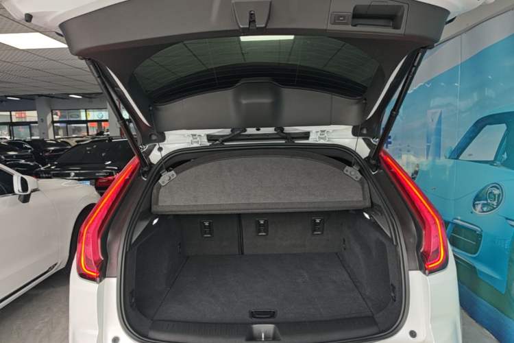 Used Cadillac XT4 2018 28T Two-Wheel Drive Tech Version Trunk
