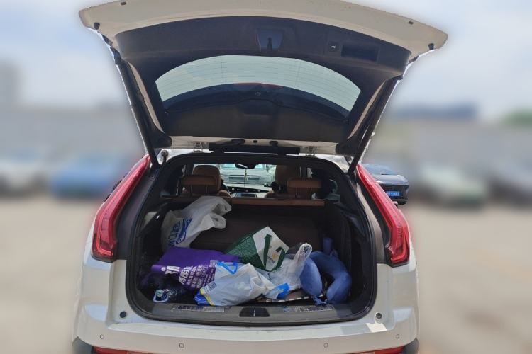 Used Cadillac XT4 2018 28T 4x4 Platinum Edition Trunk