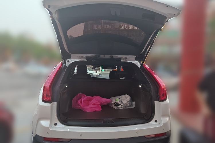 Used Cadillac XT4 2018 28T Two-Wheel Drive Tech Version Trunk