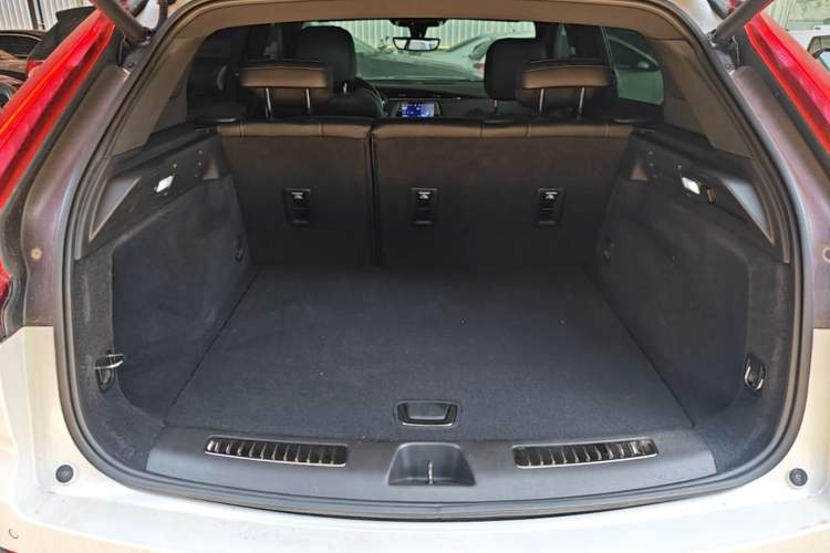 Used Cadillac XT4 2018 28T Two-Wheel Drive Leading Version Trunk