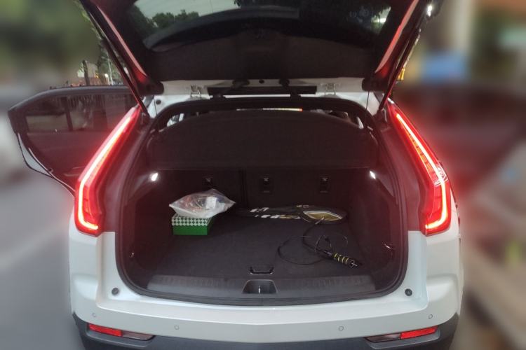 Used Cadillac XT4 2018 28T Two-Wheel Drive Tech Version Trunk