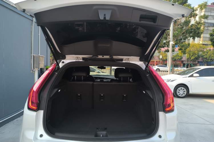 Used Cadillac XT4 2018 28T Two-Wheel Drive Tech Version Trunk