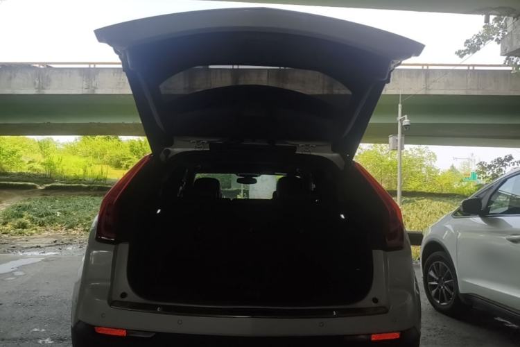 Used Cadillac XT4 2018 28T Two-Wheel Drive Leading Version Trunk