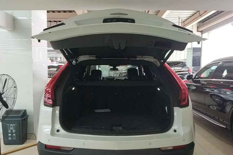 Used Cadillac XT4 2018 28T Two-Wheel Drive Leading Version Trunk