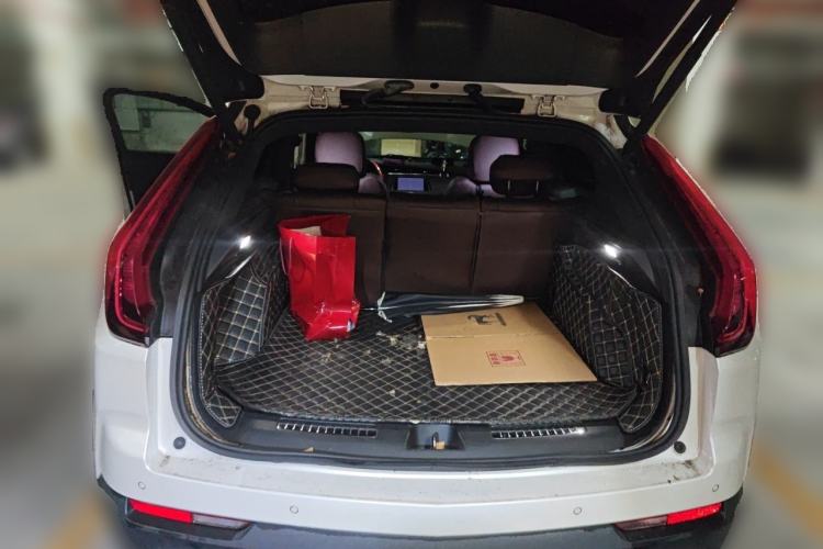 Used Cadillac XT4 2018 28T Two-Wheel Drive Leading Version Trunk