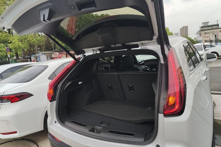 Used Cadillac XT4 2018 28T Two-Wheel Drive Leading Version Trunk