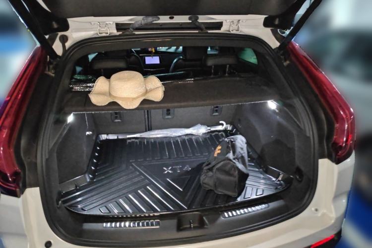 Used Cadillac XT4 2018 28T Two-Wheel Drive Leading Version Trunk