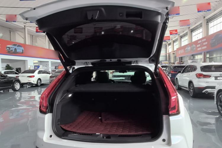 Used Cadillac XT4 2018 28T Two-Wheel Drive Leading Version Trunk