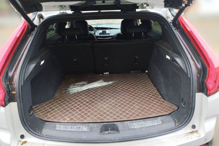 Used Cadillac XT4 2018 28T Two-Wheel Drive Leading Version Trunk