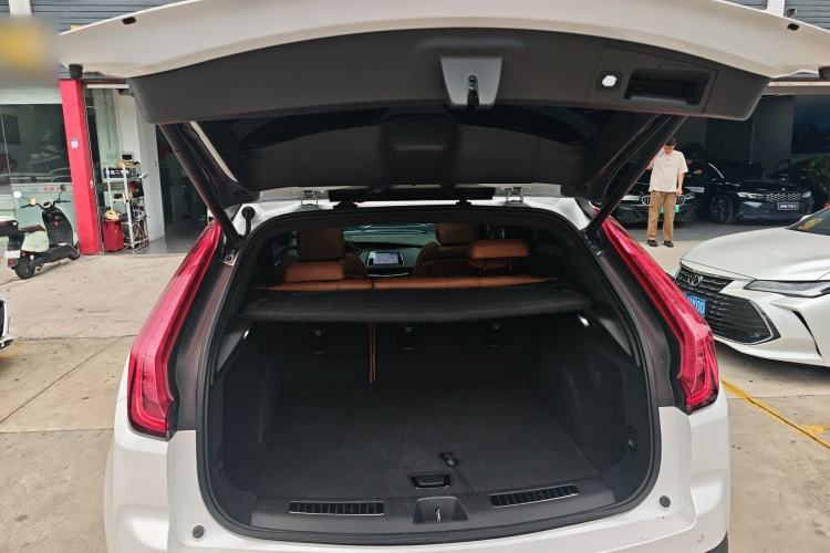 Used Cadillac XT4 2018 28T 4x4 Platinum Edition Trunk