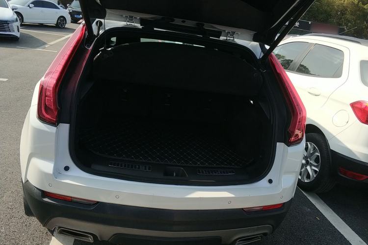 Used Cadillac XT4 2018 28T Two-Wheel Drive Leading Version Trunk