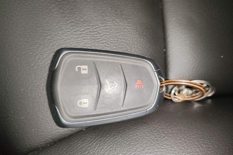 Used Cadillac XT4 2018 28T Two-Wheel-Drive Luxury Model Vehicle Key