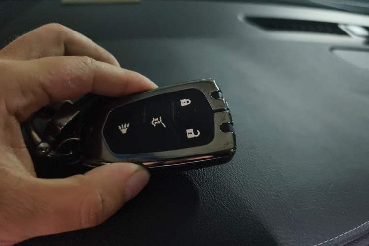 Used Cadillac XT4 2018 28T Two-Wheel-Drive Luxury Model Vehicle Key