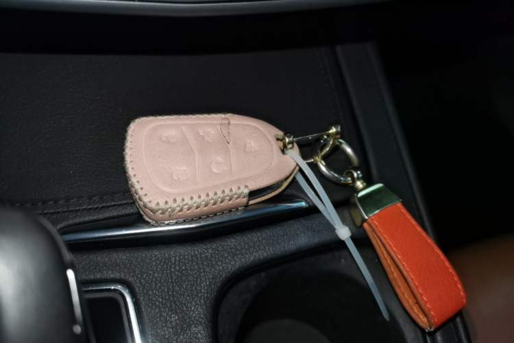 Used Cadillac XT4 2018 28T 4x4 Platinum Edition Vehicle Key