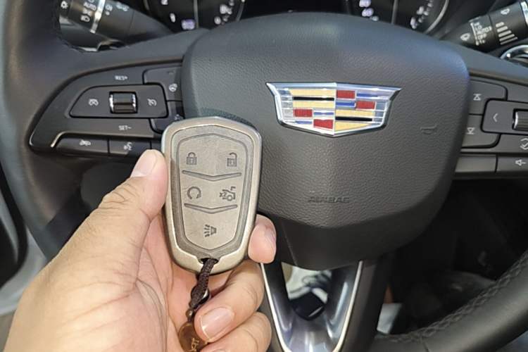Used Cadillac XT4 2018 28T 4x4 Platinum Edition Vehicle Key