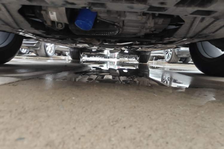 Used Cadillac XT4 2018 28T Two-Wheel-Drive Luxury Model Chassis Front