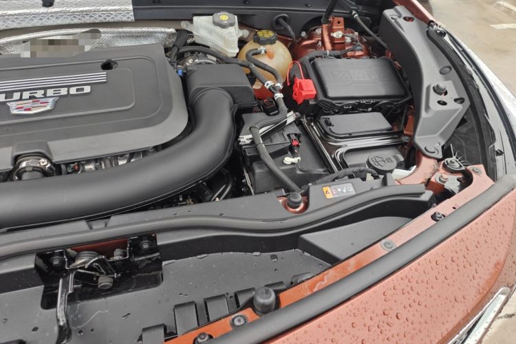 Used Cadillac XT4 2018 28T Two-Wheel-Drive Luxury Model Engine Bay Left