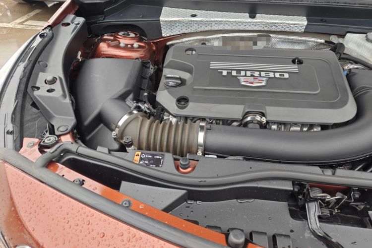 Used Cadillac XT4 2018 28T Two-Wheel-Drive Luxury Model Engine Bay Right