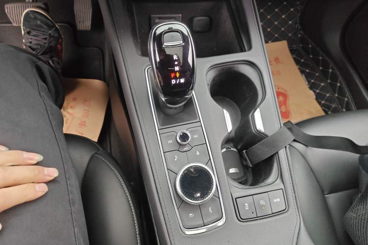 Used Cadillac XT4 2018 28T Two-Wheel-Drive Luxury Model Gear Lever