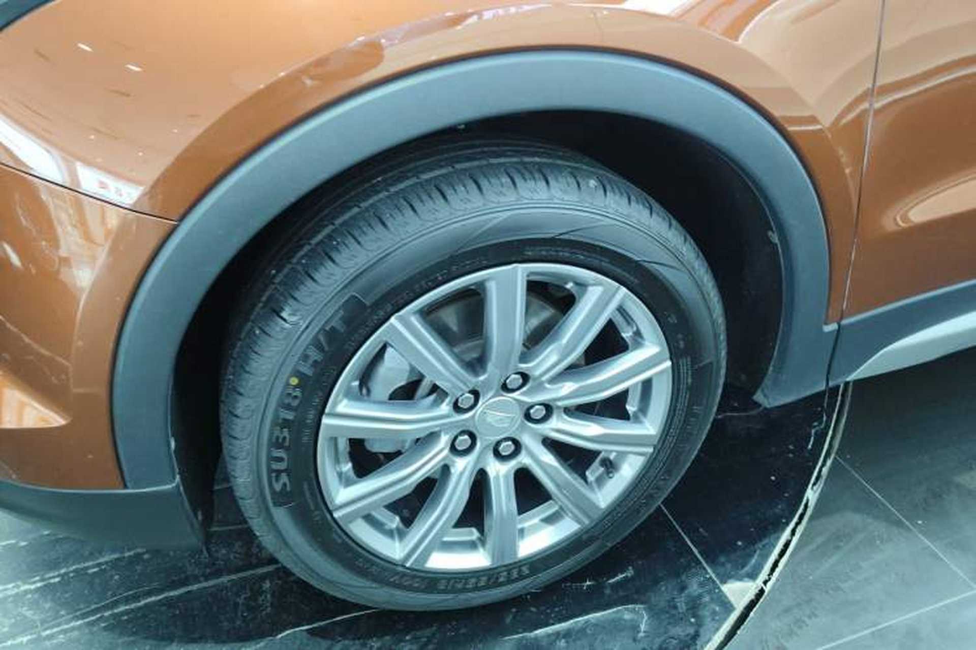 Used Cadillac XT4 2018 28T Two-Wheel-Drive Luxury Model Left Front Wheel Hub