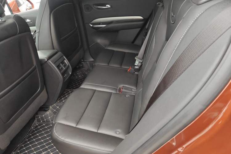 Used Cadillac XT4 2018 28T Two-Wheel-Drive Luxury Model Left Rear Seat