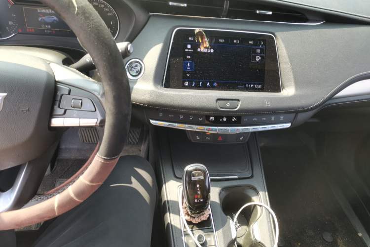 Used Cadillac XT4 2020 28T Two-Wheel-Drive Leading Version Audio And AC Panel