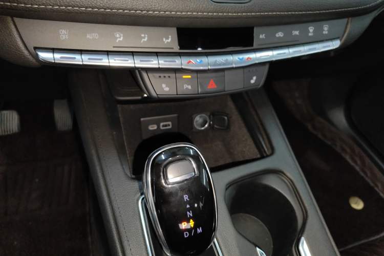 Used Cadillac XT4 2020 Revised Version 28T Two-Wheel Drive Luxury Edition Audio And AC Panel