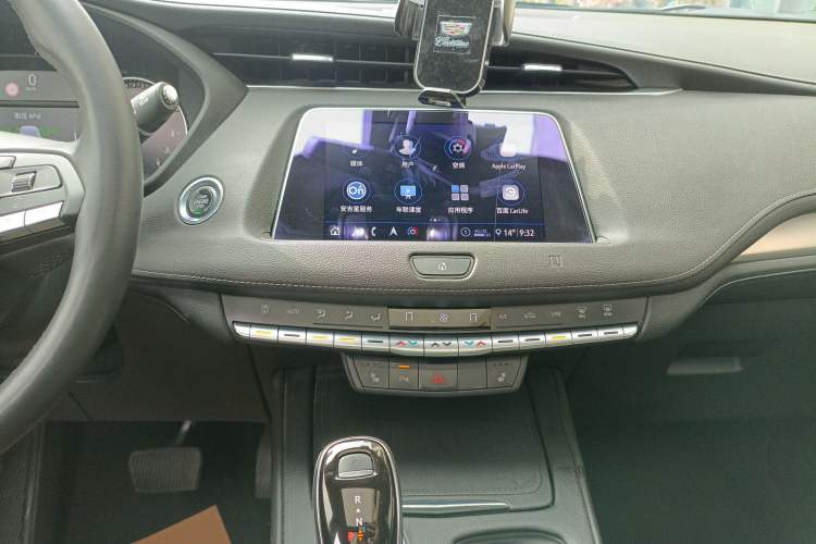 Used Cadillac XT4 2020 28T Two-Wheel-Drive Leading Version Audio And AC Panel