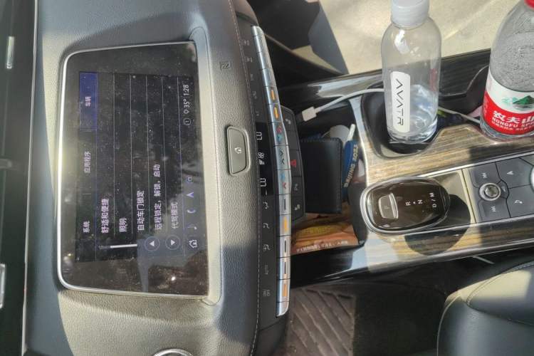 Used Cadillac XT4 2020 28T Two-Wheel-Drive Leading Version Audio And AC Panel