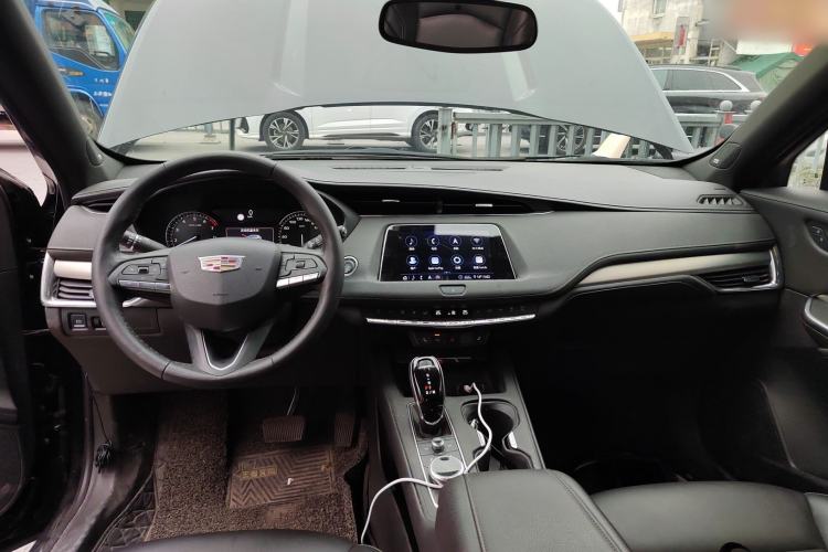 Used Cadillac XT4 2020 Revised Version 28T Two-Wheel Drive Leading Edition Center Console