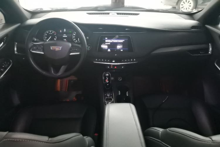 Used Cadillac XT4 2020 Revised Version 28T Two-Wheel Drive Luxury Edition Center Console