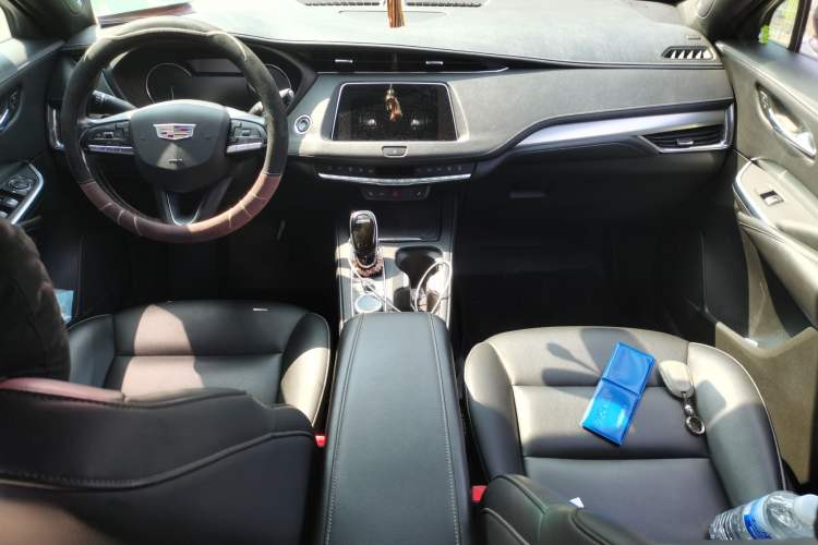Used Cadillac XT4 2020 28T Two-Wheel-Drive Leading Version Center Console