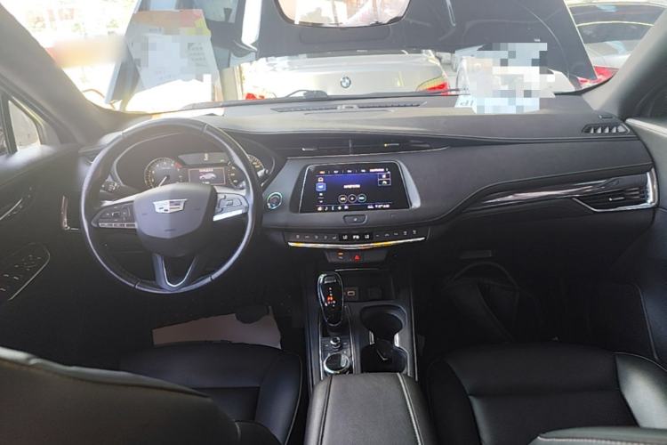 Used Cadillac XT4 2020 Revised Version 28T Two-Wheel Drive Tech Edition Center Console