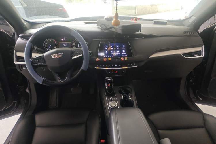 Used Cadillac XT4 2020 28T Two-Wheel-Drive Leading Version Center Console