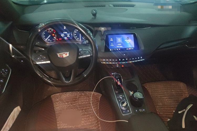 Used Cadillac XT4 2020 Revised Version 28T Two-Wheel Drive Tech Edition Center Console