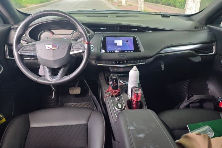 Used Cadillac XT4 2020 28T Two-Wheel Drive Tech Version Center Console