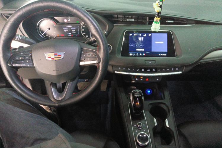 Used Cadillac XT4 2020 Revised Version 28T Two-Wheel Drive Leading Edition Center Console