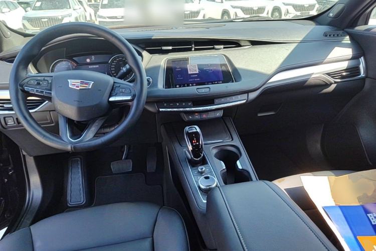Used Cadillac XT4 2020 28T Two-Wheel-Drive Leading Version Center Console
