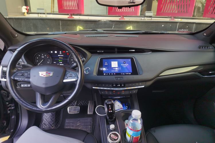 Used Cadillac XT4 2020 Revised Version 28T All-Wheel Drive Platinum Sport Edition Center Console