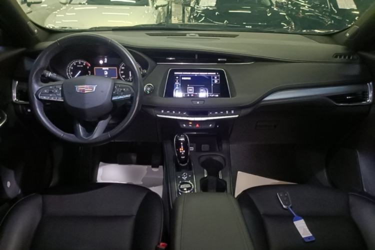 Used Cadillac XT4 2020 Revised Version 28T Two-Wheel Drive Leading Edition Center Console