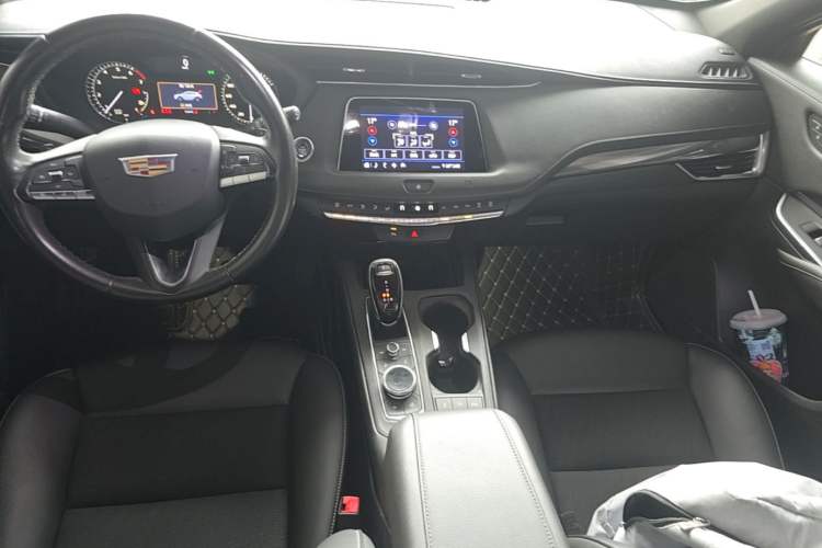 Used Cadillac XT4 2020 Revised Version 28T Two-Wheel Drive Tech Edition Center Console