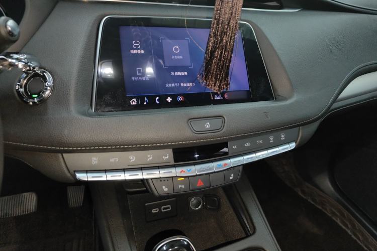 Used Cadillac XT4 2020 Revised Version 28T Two-Wheel Drive Luxury Edition Center Console