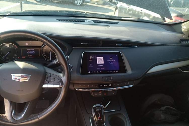 Used Cadillac XT4 2020 28T Two-Wheel-Drive Leading Version Center Console
