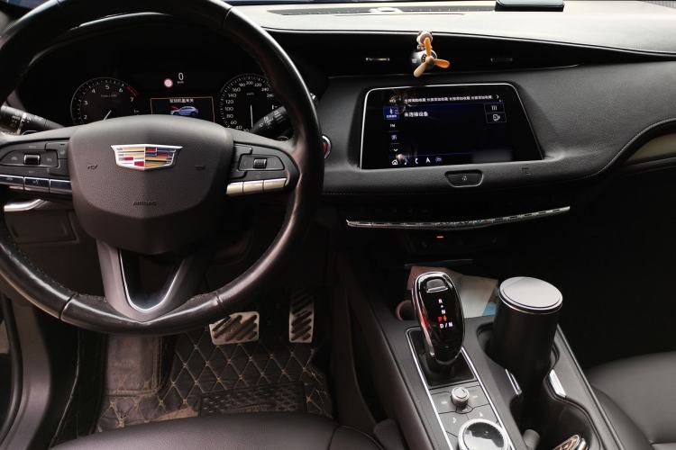 Used Cadillac XT4 2020 Revised Version 28T Two-Wheel Drive Luxury Edition Center Console