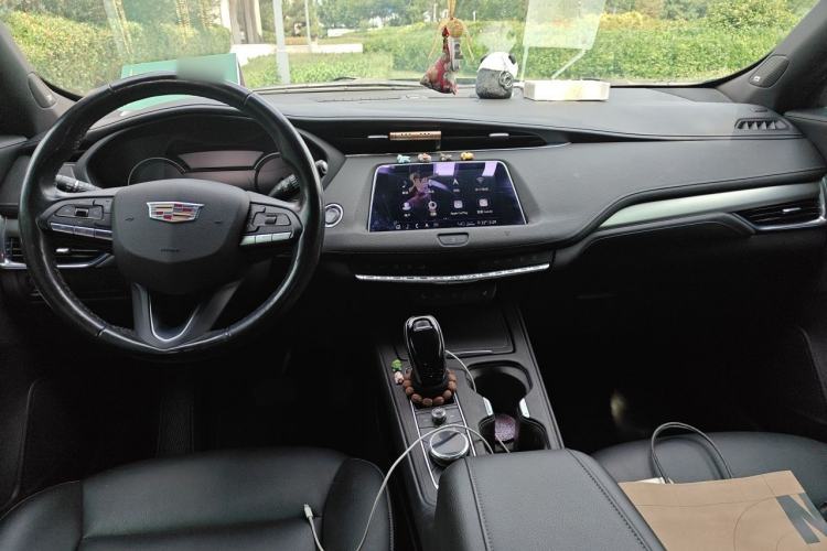 Used Cadillac XT4 2020 28T Two-Wheel-Drive Leading Version Center Console
