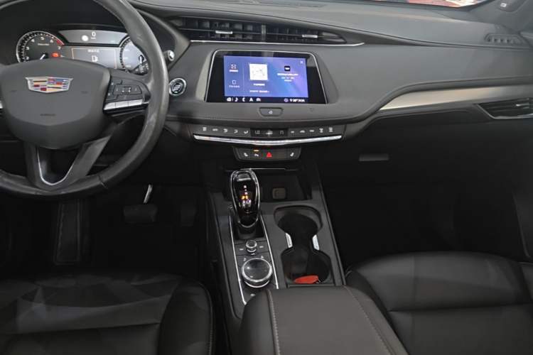 Used Cadillac XT4 2020 Revised Version 28T Two-Wheel Drive Leading Edition Center Console